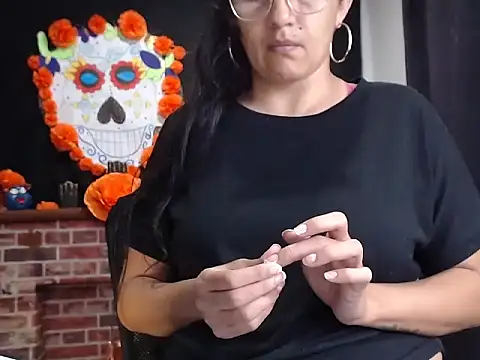 Lucyy Naugthy online show from November 19, 2025, 12:05 pm