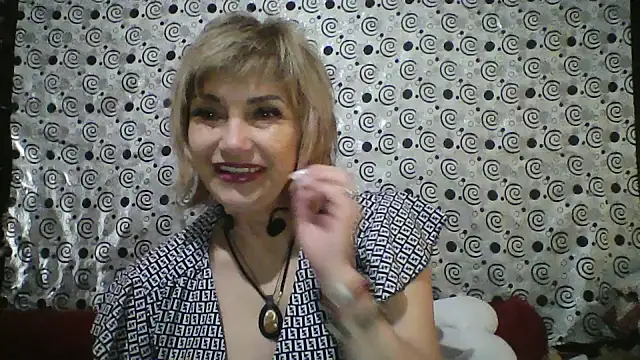 Snapshot of Lia_Ray chatting on October 27, 2025, 8:21 pm Lia Ray online show from October 27, 2025, 8:21 pm