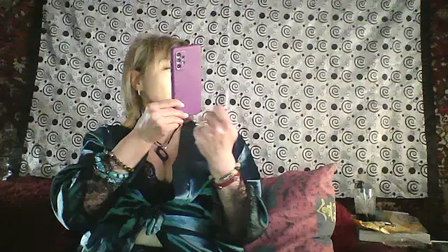 Lia Ray online show from February 18, 2026, 1:40 pm