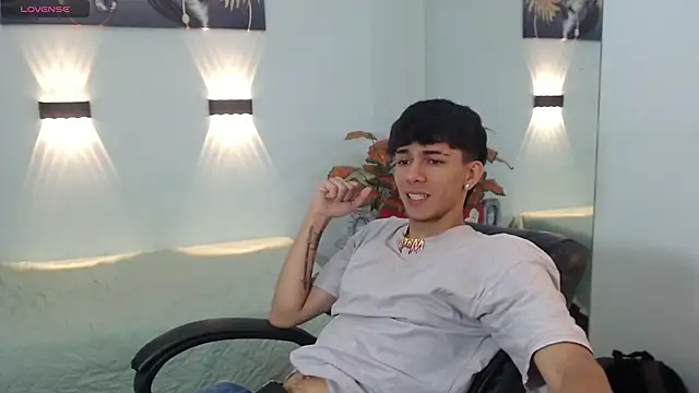 AmethystShadow17 online show from November 8, 2025, 5:05 pm