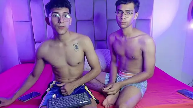 Snapshot of Desire4Duo chatting on February 10, 2026, 10:47 am Desire4Duo online show from February 10, 2026, 10:47 am