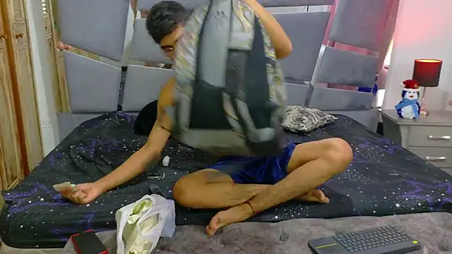 Snapshot of Desire4Duo chatting on November 18, 2025, 1:25 pm Desire4Duo online show from November 18, 2025, 1:25 pm