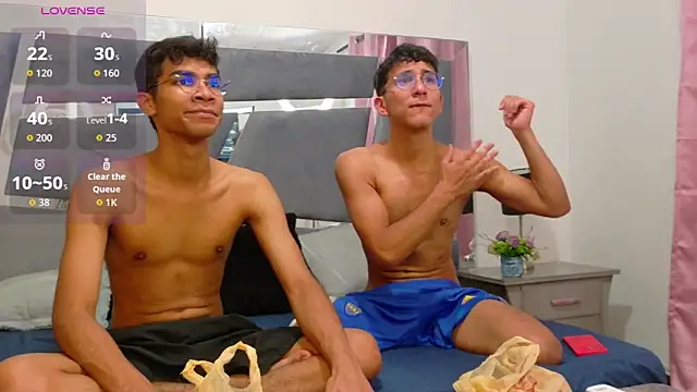 Snapshot of Desire4Duo chatting on November 14, 2025, 1:04 pm Desire4Duo online show from November 14, 2025, 1:04 pm