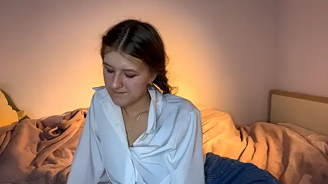 AnnamariaVieu online show from October 29, 2025, 3:44 pm