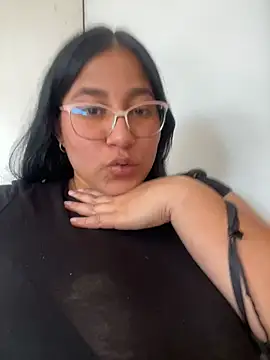 kassandra luxury online show from November 17, 2025, 7:40 pm