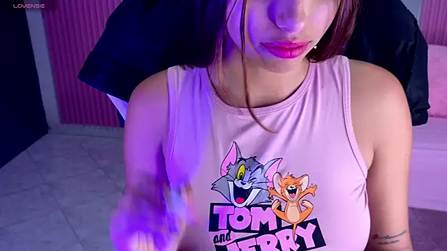 dafne17  online show from December 17, 2025, 5:01 am