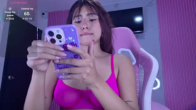 Snapshot of dafne17_ chatting on November 15, 2025, 3:05 pm dafne17 online show from November 15, 2025, 3:05 pm