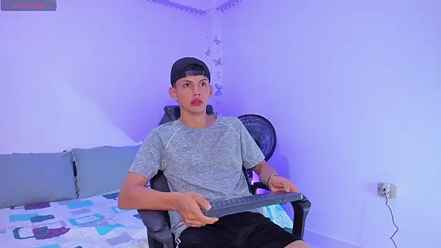 Axel Cody  online show from October 23, 2025, 11:42 am