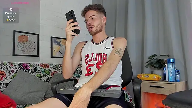 Snapshot of MATEO_HUNTER chatting on December 14, 2025, 8:53 am MATEO HUNTER online show from December 14, 2025, 8:53 am