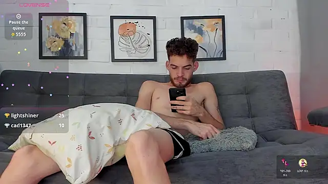 Snapshot of MATEO_HUNTER chatting on December 2, 2025, 10:28 am MATEO HUNTER online show from December 2, 2025, 10:28 am