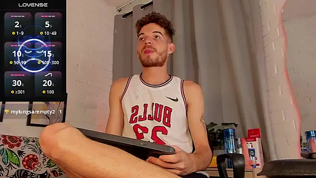 Snapshot of MATEO_HUNTER chatting on December 15, 2025, 3:01 am MATEO HUNTER online show from December 15, 2025, 3:01 am