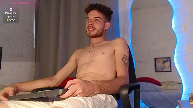 MATEO HUNTER online show from April 17, 2026, 9:39 pm