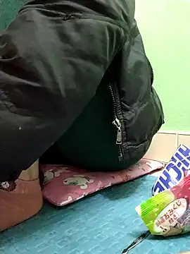 Snapshot of Amanda-_ena- chatting on December 15, 2025, 10:59 pm Amanda- ena- online show from December 15, 2025, 10:59 pm