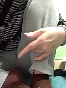 Snapshot of Amanda-_ena- chatting on December 16, 2025, 2:43 pm Amanda- ena- online show from December 16, 2025, 2:43 pm