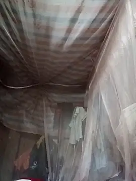 huhu-sexxy online show from December 5, 2025, 9:41 am