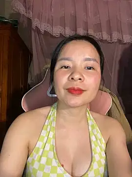 Snapshot of Listen-ly chatting on December 1, 2025, 5:14 pm Listen-ly online show from December 1, 2025, 5:14 pm