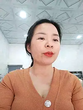 Snapshot of Listen-ly chatting on October 31, 2025, 5:04 am Listen-ly online show from October 31, 2025, 5:04 am