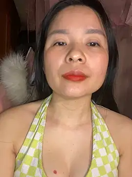 Snapshot of Listen-ly chatting on December 16, 2025, 6:23 pm Listen-ly online show from December 16, 2025, 6:23 pm