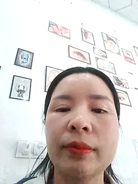 Snapshot of Listen-ly chatting on December 2, 2025, 7:32 am Listen-ly online show from December 2, 2025, 7:32 am