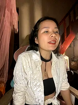 Snapshot of Listen-ly chatting on November 26, 2025, 3:56 pm Listen-ly online show from November 26, 2025, 3:56 pm