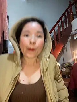 Snapshot of Listen-ly chatting on November 19, 2025, 3:23 pm Listen-ly online show from November 19, 2025, 3:23 pm