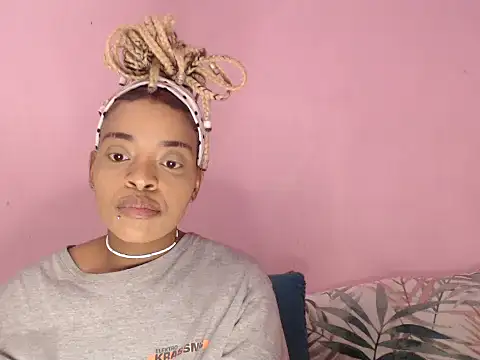 fifiqueen25 online show from October 22, 2025, 10:04 am