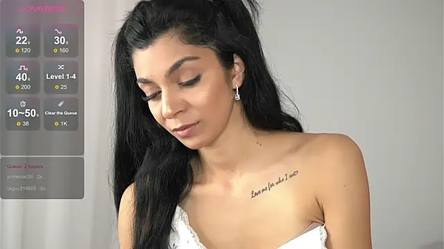 Snapshot of ReneeVoss chatting on December 23, 2025, 5:51 am ReneeVoss online show from December 23, 2025, 5:51 am