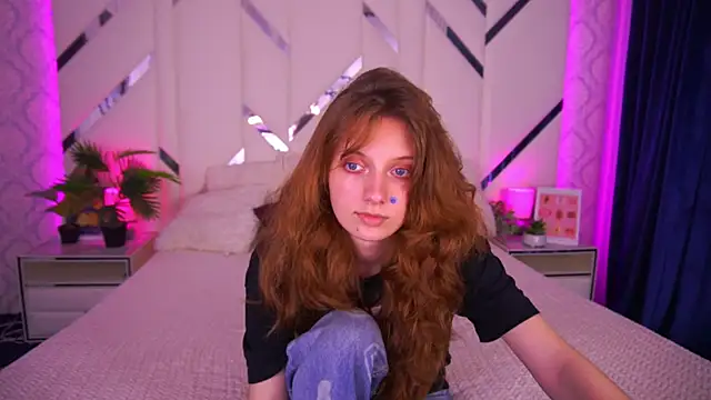 CuteeFoxy online show from November 11, 2025, 2:45 pm