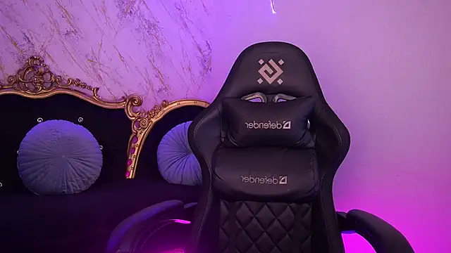 Snapshot of CuteeFoxy chatting on December 19, 2025, 2:30 pm CuteeFoxy online show from December 19, 2025, 2:30 pm