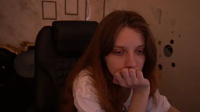 CuteeFoxy online show from May 27, 2026, 12:34 pm
