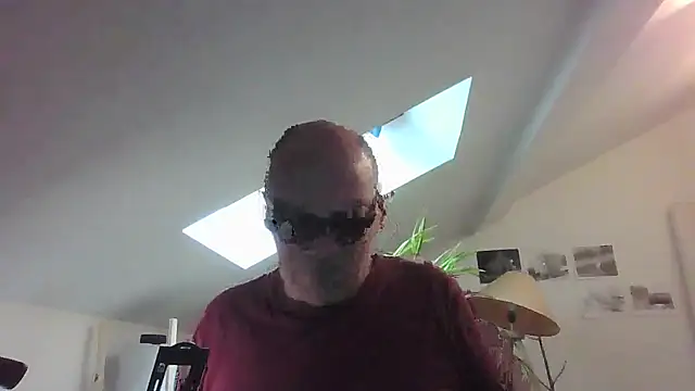 nicolaspgarnier online show from May 13, 2026, 3:08 pm