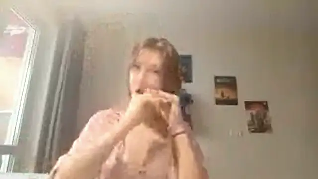 Snapshot of VivanBrungardt chatting on October 16, 2025, 8:22 am VivanBrungardt online show from October 16, 2025, 8:22 am