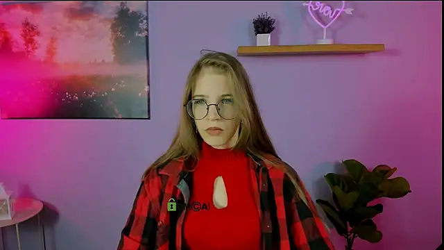 lulu fly  online show from November 7, 2025, 7:40 pm