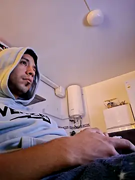 Snapshot of Faculeproso12 chatting on December 16, 2025, 12:37 am Faculeproso12 online show from December 16, 2025, 12:37 am