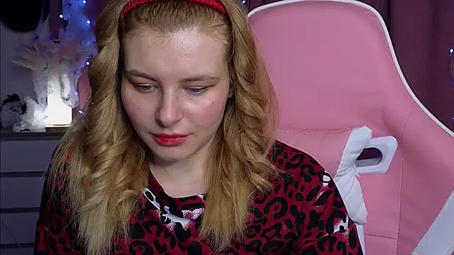 Snapshot of newday-off chatting on October 31, 2025, 6:10 am newday-off online show from October 31, 2025, 6:10 am