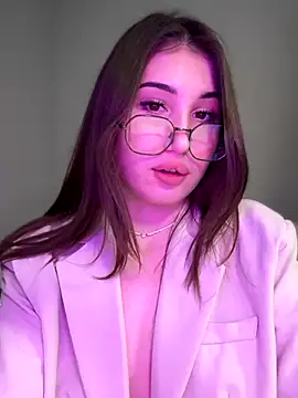 AuroraAmethyst online show from October 18, 2025, 1:35 pm