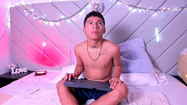 little kris1 online show from December 3, 2025, 12:37 pm