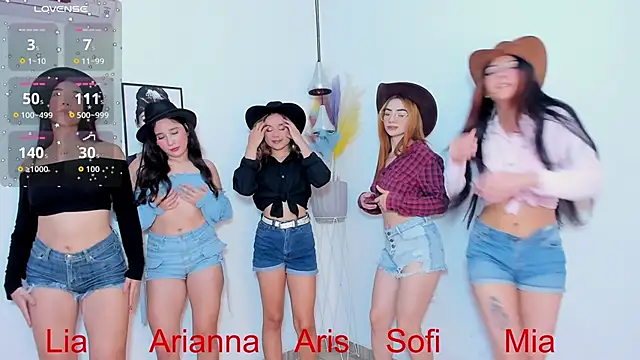 Snapshot of Glamorous_Giirlss chatting on February 18, 2026, 1:14 am Glamorous Giirlss online show from February 18, 2026, 1:14 am