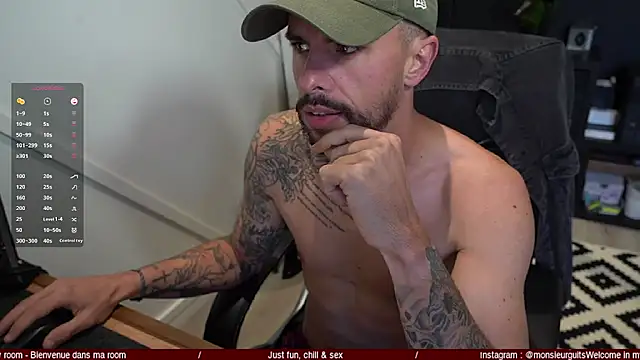 Snapshot of monsieurguitsxxx chatting on October 24, 2025, 8:02 am monsieurguitsxxx online show from October 24, 2025, 8:02 am