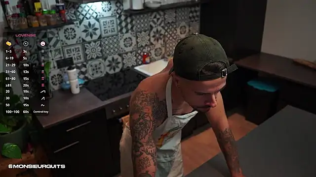 Snapshot of monsieurguitsxxx chatting on November 7, 2025, 7:07 pm monsieurguitsxxx online show from November 7, 2025, 7:07 pm