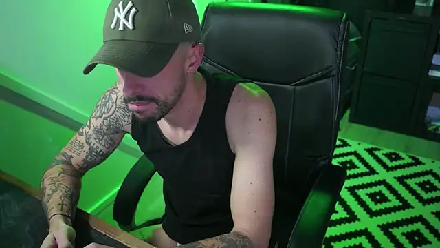 Snapshot of monsieurguitsxxx chatting on December 4, 2025, 12:26 pm monsieurguitsxxx online show from December 4, 2025, 12:26 pm