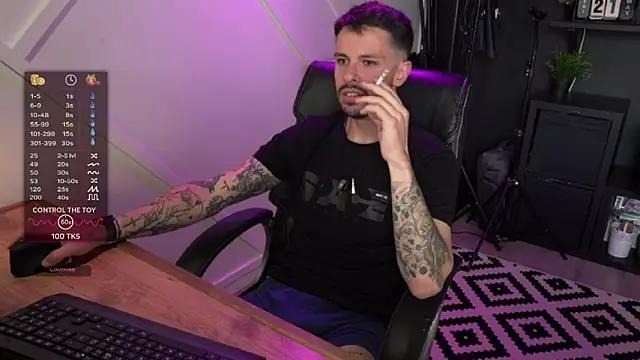 monsieurguitsxxx online show from April 16, 2026, 12:17 pm