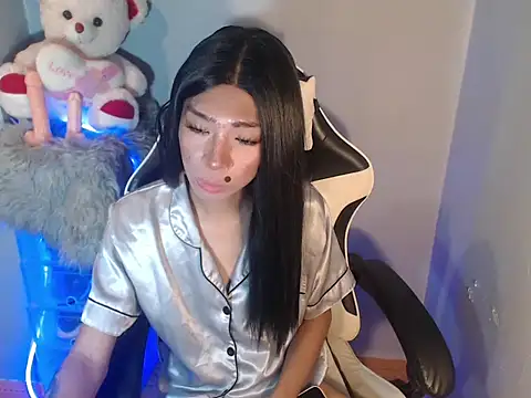 Yourasianbabyemma online show from November 3, 2025, 8:12 pm