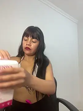 Zara17 ef online show from November 12, 2025, 8:12 pm