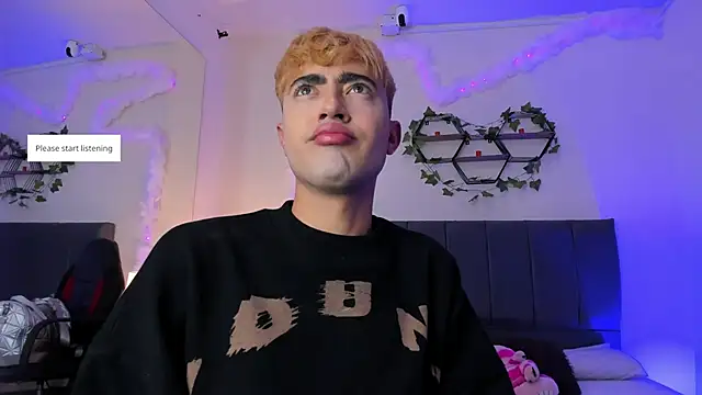 JustinCastiblanco online show from November 7, 2025, 11:26 am