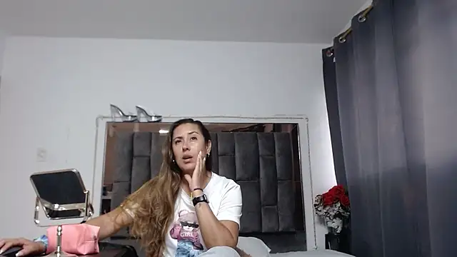 Snapshot of Salmma_Milf chatting on May 19, 2026, 11:50 am Salmma Milf online show from May 19, 2026, 11:50 am