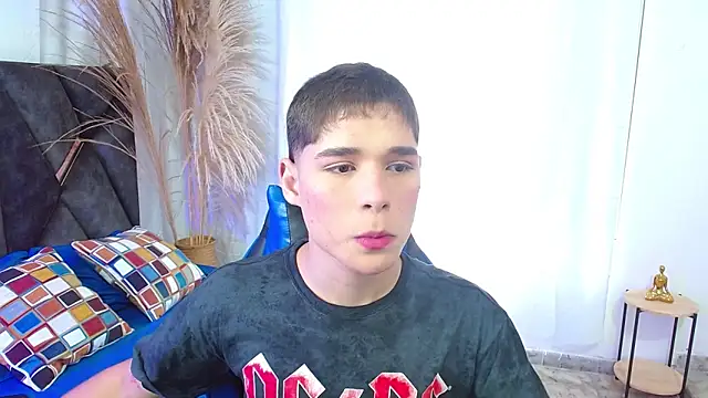 Snapshot of Mattass18 chatting on November 29, 2025, 1:22 pm Mattass18 online show from November 29, 2025, 1:22 pm