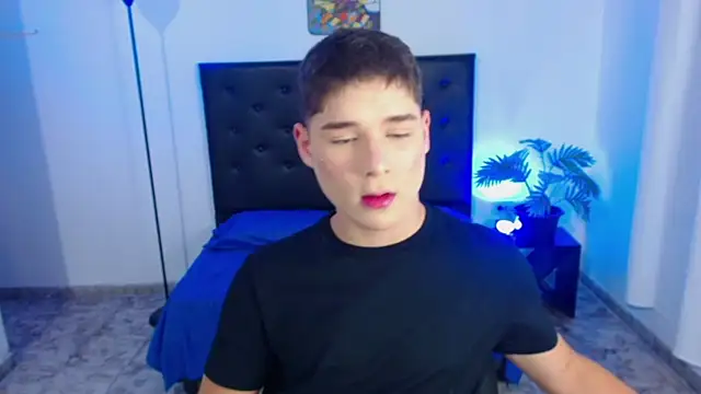 Snapshot of Mattass18 chatting on January 15, 2026, 8:12 pm Mattass18 online show from January 15, 2026, 8:12 pm