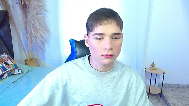 Snapshot of Mattass18 chatting on December 16, 2025, 1:26 pm Mattass18 online show from December 16, 2025, 1:26 pm