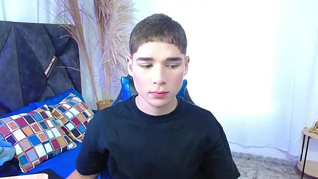 Snapshot of Mattass18 chatting on November 11, 2025, 1:28 pm Mattass18 online show from November 11, 2025, 1:28 pm